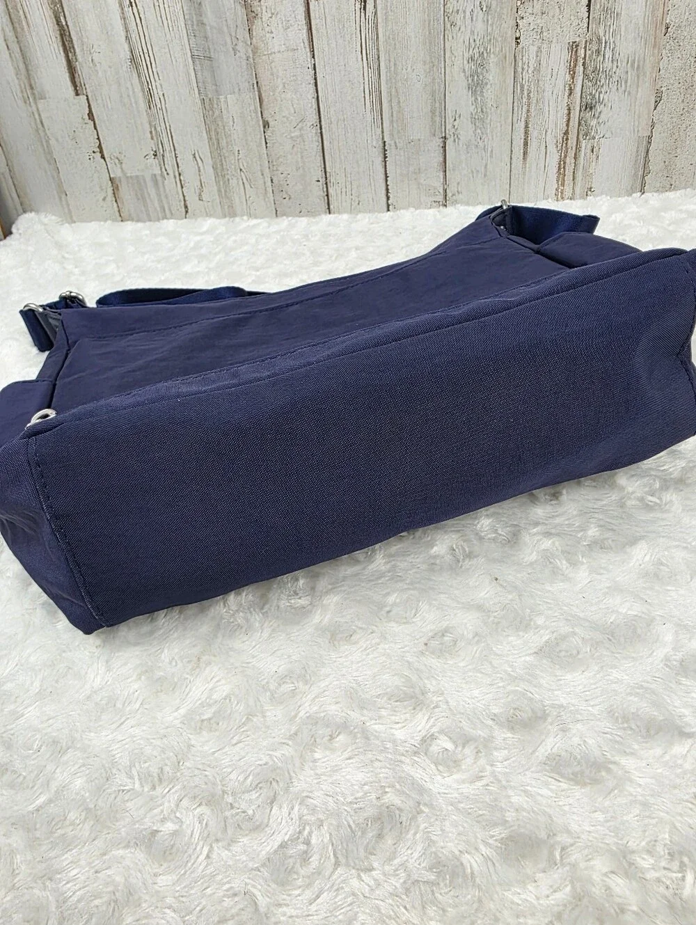 Baggallini Anywhere Large Hobo Tote With RFID Phone Wristlet Navy Blue